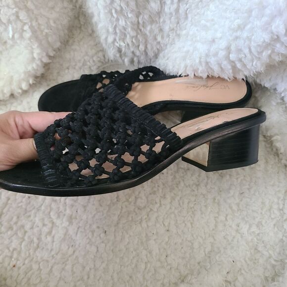 VC John Camuto‎ Lazer Black Leather Knotted Mule Sandals sz 9 - Picture 6 of 7